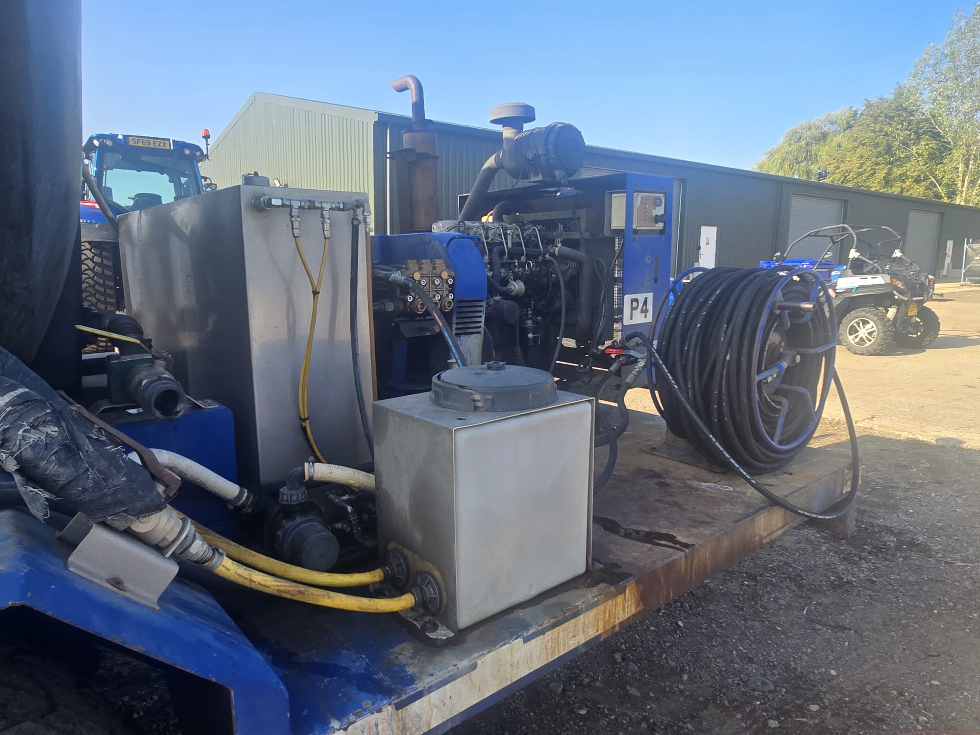 Diesel pressure washer set with water tank and hose reel